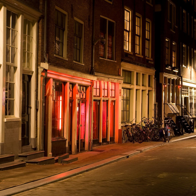 荷蘭阿姆斯特丹的「紅燈區」為該市知名觀光景點。   圖：取自維基百科