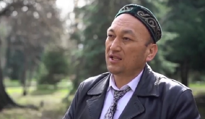 從新疆再教育營逃出來的穆斯林貝加里（Omir Bekali），形容裡面的生活像折磨而非教育。
   圖：翻攝Youtube