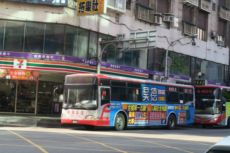 國道客運業者從今年2月起陸續調漲票價，行駛地方道路的公路客運未來也可能漲價。   圖：翻攝搭公車遊台灣臉書