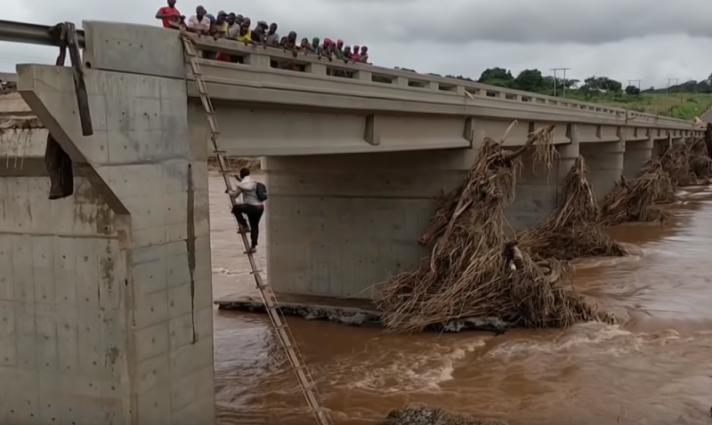 熱帶氣旋伊代（Idai）強襲非洲引發大水災。   圖：翻攝自YOUTUBE