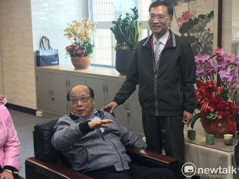 旺旺中時副董事長胡志強（左）與台北市副市長蔡炳坤（右）。   圖：周煊惠 ／攝