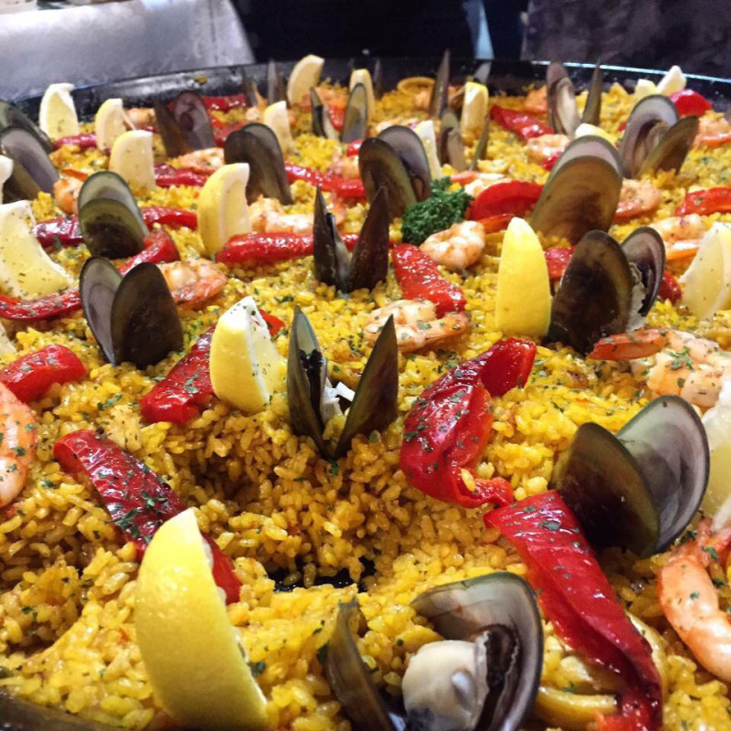 西班牙道地美食「海鮮飯」 (paella)。
   圖：取自外交部臉書