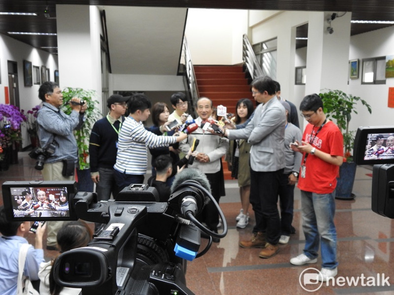 表態參選總統的前立法院長王金平下午在鎮江會館接受媒體訪問。   圖：趙婉淳／攝