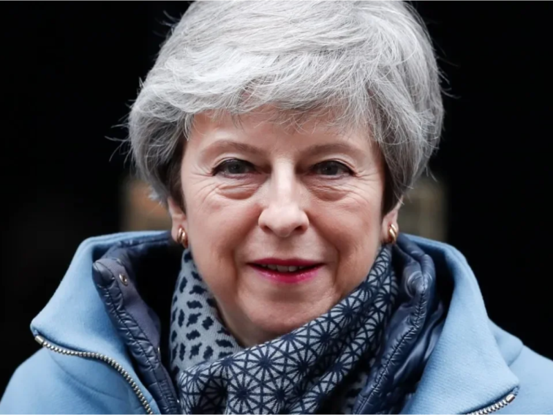 英國首相梅伊（Theresa May）今天對保守黨議員承諾，只要他們投票支持她兩度表決闖關不成的脫歐協議，她就會下台，不過她沒有說明具體下台日期。   圖：翻攝自Youtube