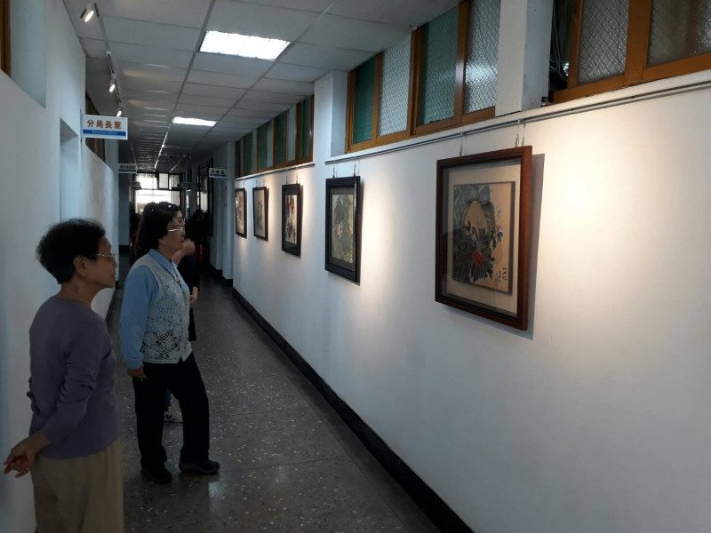 曹天韻老師的作品正在清水警分局藝術廻廊展出   清水警分局/提供 