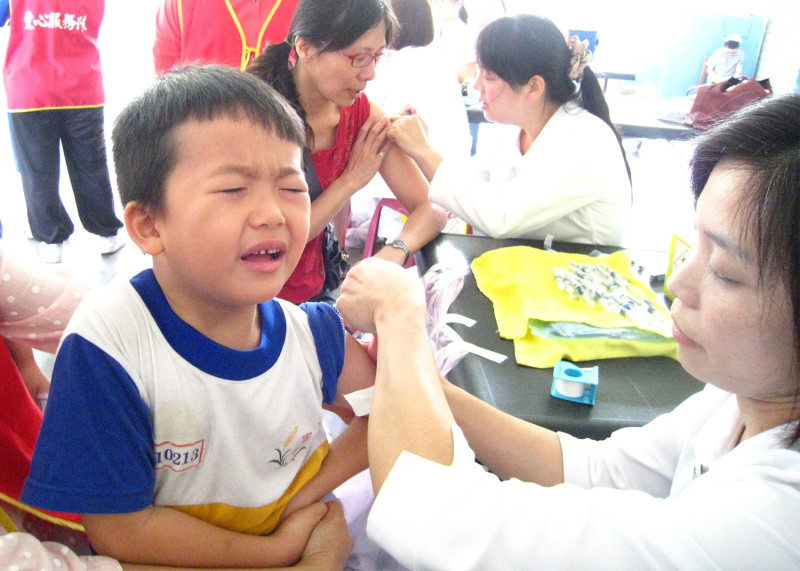 疾管署建議，幼兒在4至6歲入小學前可考慮自費接種第二劑水痘疫苗。   圖：取自衛福部豐原醫院官網