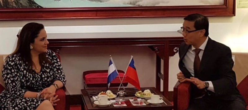 我國友邦宏都拉斯第一夫人葉安娜於今（31）日抵台訪問，訪台期間將晉見總統蔡英文與我國政府交換意見。   圖：翻攝自葉安娜推特