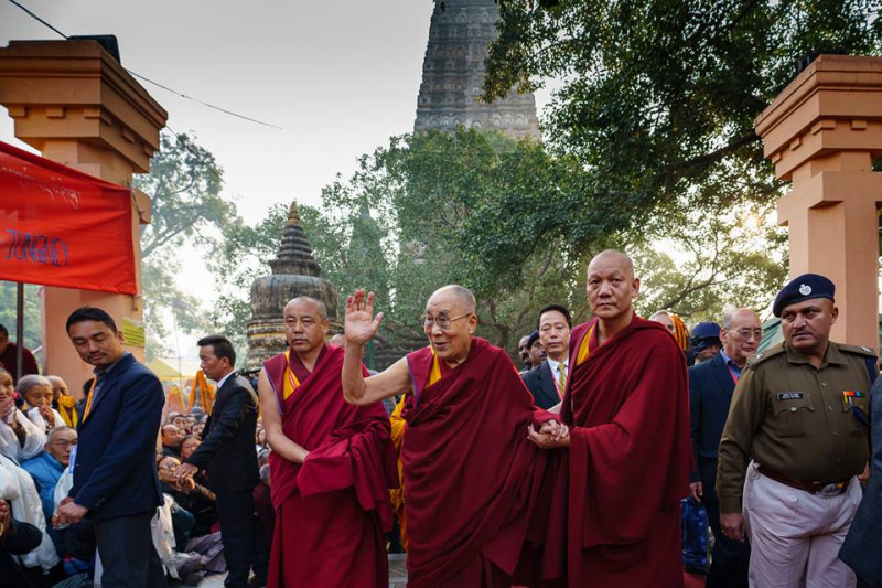 西藏精​​神領袖達賴喇嘛週二（中）高齡已經83歲，仍然四處活動，為西藏建立自治家園奔走。   圖：翻攝自達賴喇嘛臉書