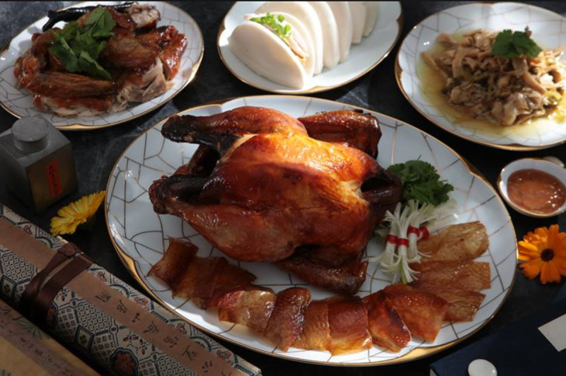 掛爐燒雞是山海樓的招牌菜。   圖／取自山海樓臉書