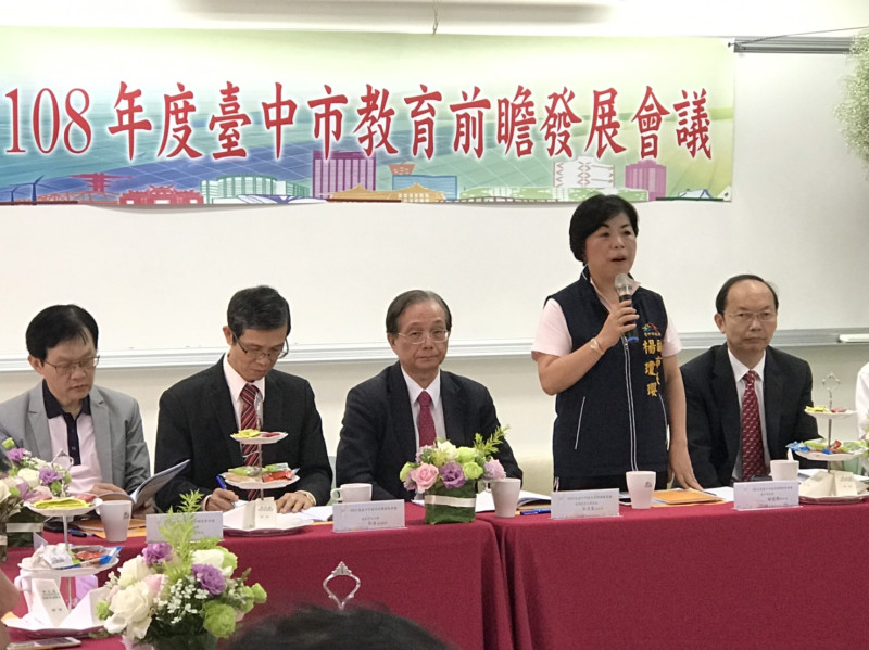 台中市副市長楊瓊瓔表示，市府希望教師有機會進修學習更多新知。   台中市政府教育局/提供