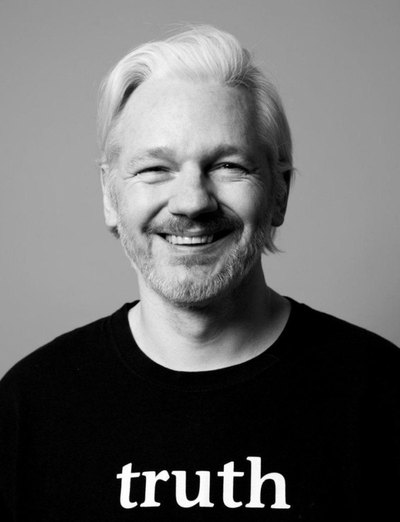 「維基解密」創辦人阿桑奇（Julian Assange），2012年6月躲進厄瓜多大使館尋求庇護至今，倫敦警方今（11）日進入大使館逮捕亞桑傑。   圖：翻攝維基解密推特