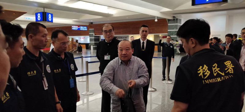 支持武統人士李毅返港後表示，「如果韓國瑜當選，就有機會再踏足台灣。」   圖：翻攝自 王浩宇 臉書