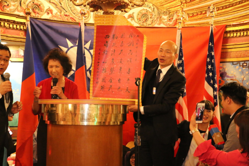 高雄市長韓國瑜訪美，當地時間11日晚間出席波士頓僑胞晚宴，脫口說出「明年1月11日，大家台灣見」，被解讀「間接」宣布參選2020總統。   圖：高雄市政府提供
