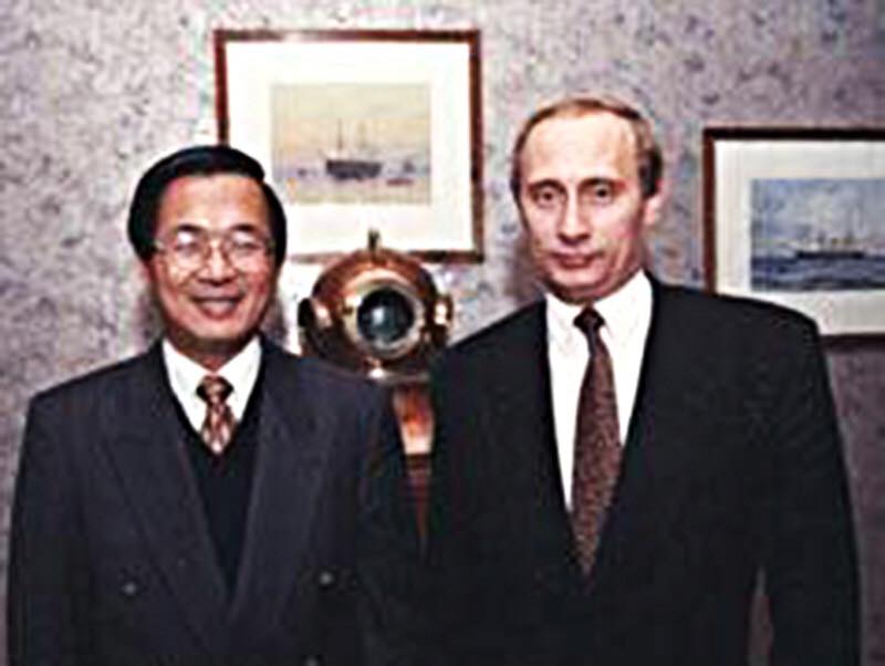 前總統陳水扁與俄羅斯總統普丁昔日合影   圖：翻攝自黃創夏臉書