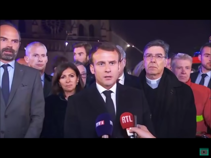 巴黎地標聖母院昨天遭到大火重創，法國總統馬克宏（Emmanuel Macron）今天表示，他希望在5年內重建這座有850年歷史的大教堂，並希望法國人民同心協力重建聖母院。   圖：翻攝自Youtube