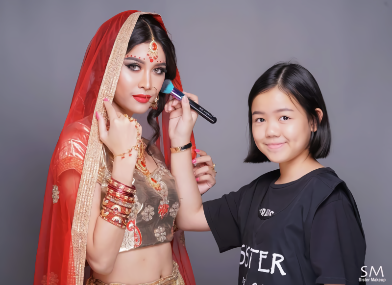娜特楠現在已是泰國著名化妝師。   圖／翻攝 น้องแพรพาเพลิน 臉書