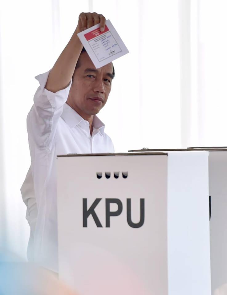 印尼現任總統佐科威在投票結束後不久，即宣布自己勝選，不過正式結果要等到5月才會確定，   圖：翻攝自佐科威臉書