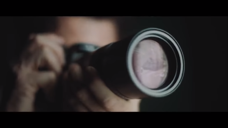 德國相機大廠徠卡（Leica）近日因為疑似宣傳影片中出現了知名「坦克人」的畫面，讓影片備受討論。   圖：翻攝自Youtube