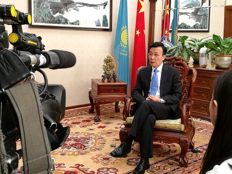 中國駐哈薩克大使張霄接受哈薩克媒體聯合採訪時一番「不會普通話談什麼人權」的說法引起議論。他並指控外界對新疆再教育營的諸多報導是「假新聞」。（檔案照片／中新社提供）   
