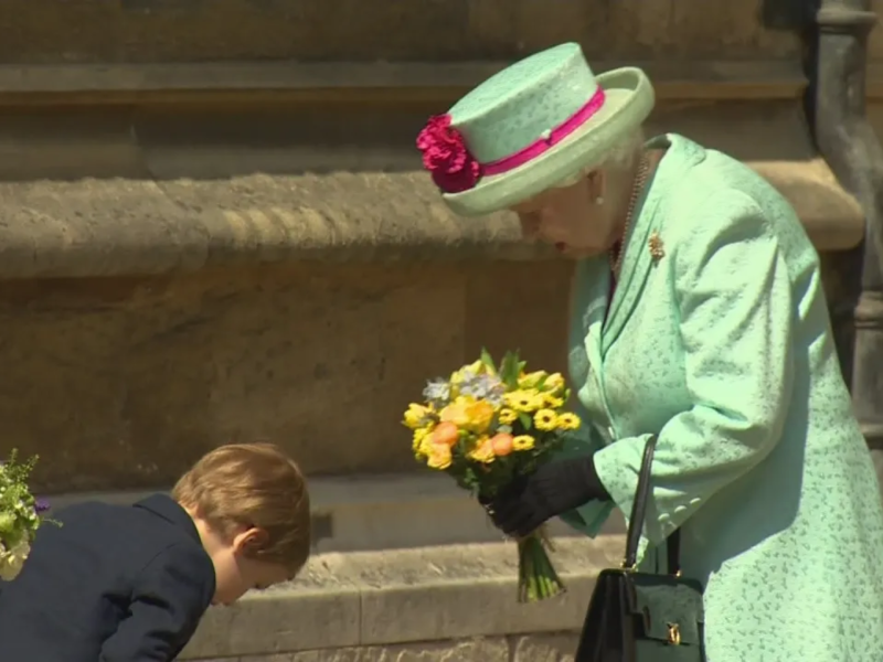 英國女王伊麗莎白二世今天度過93歲生日，正巧遇上復活節，她安排和其他王室成員出席復活節禮拜。這位全球最長壽和在位最久的在世君主，已在公眾目光下生活了93年。   圖：翻攝自Youtube