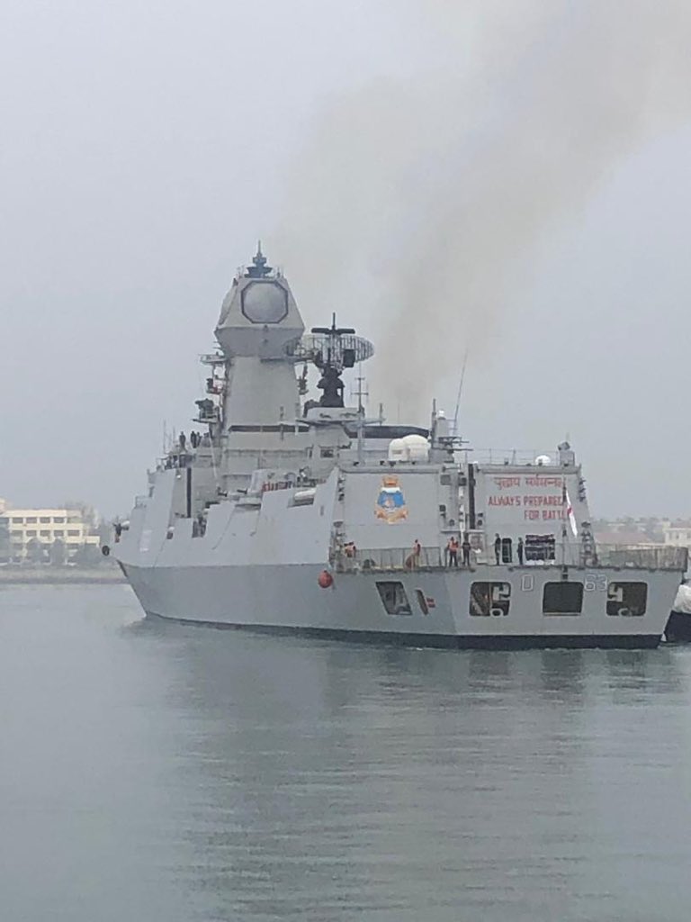 印度隱形導彈驅逐艦「加爾各答」號21日抵達中國青島，將參加中國海軍70周年活動。   圖：翻攝自印度海軍發言人推特