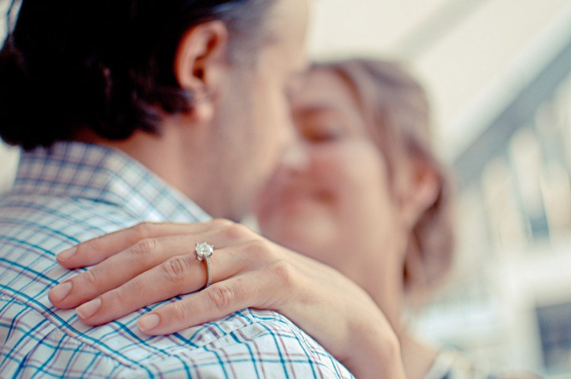 一名網友在「Reddit」發問，「男友提議用『原本要送前女友的戒指』來跟她求婚，是否應該答應？」   圖／取自Pixabay