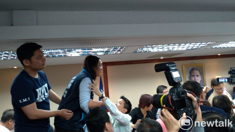 陳玉珍指控，她被綠委叫囂著「金門豬、滾回中國去」、「妳不是台灣人」等語。   圖：陳佩君／攝