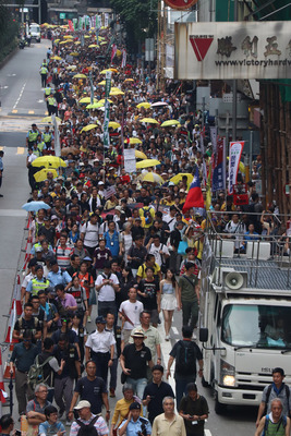 香港泛民28日再度發起遊行，反對政府修改逃犯條例， 有數萬市民上街參加。   圖：中央社