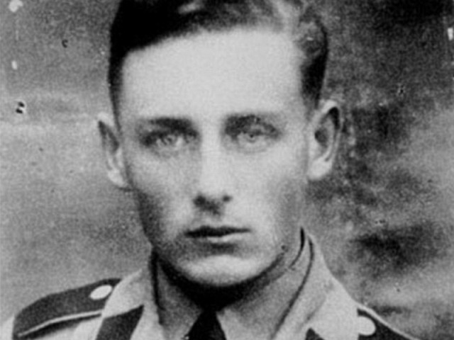 烏克蘭裔的奧伯蘭德17歲時加入納粹死刑隊Ek 10a，照片出現在二次世界大戰的資料裡。   圖：翻攝自加拿大猶太人新聞CJN