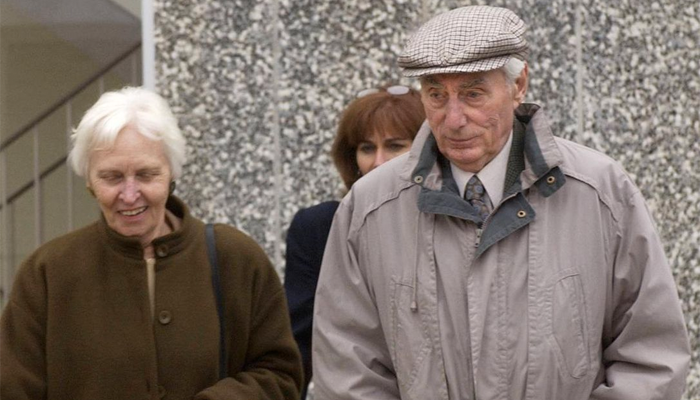 高齡94的奧伯蘭德（右）與加拿大政府官司敗訴，公民身分恐怕不保，面臨被驅逐出境的命運。   圖：翻攝自加拿大波斯人ایرانیان کانادا ‏ 推特