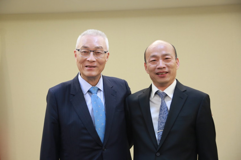 高雄市長韓國瑜（右）與國民黨黨主席吳敦義（左）。   圖：國民黨/提供