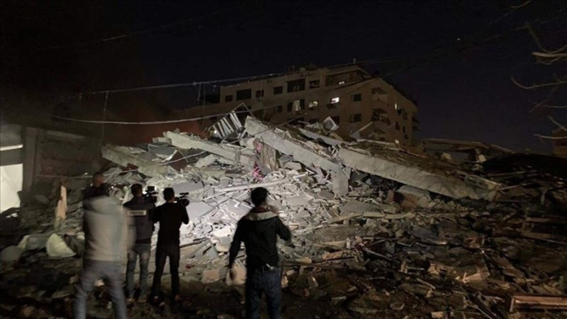 土耳其國家通訊社安納杜魯新聞社位在加薩走廊的辦公室所在大樓4日遭到以色列戰鬥機攻擊而倒塌。   圖/安納杜魯新聞社提供