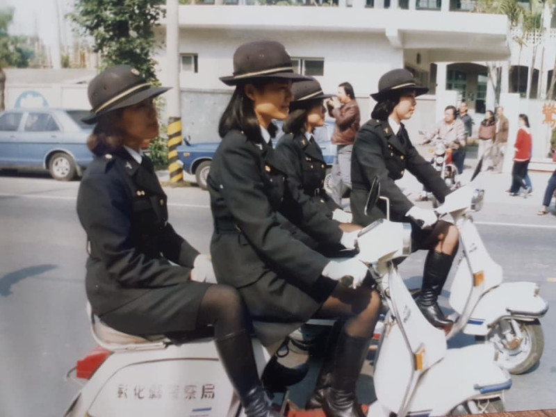 早年女警的交通工具與男警不同。   台中市交通大隊/提供