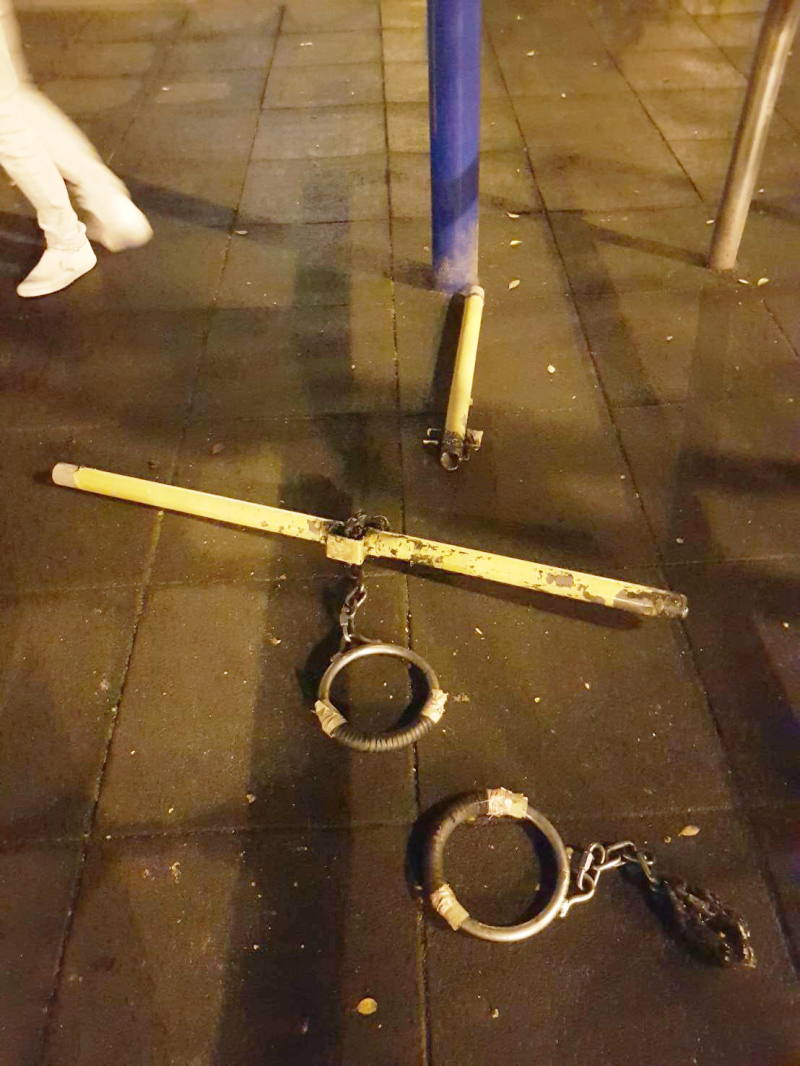 板橋八德公園吊環鐵桿在民眾使用時突然斷裂，事後才被發現肇禍原因是鐵桿早已生鏽，卻無人察覺。   圖：戴瑋姍提供