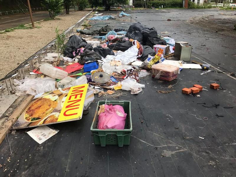 洪慈庸接獲民眾投訴,指花博結束後后里園區周邊環境髒亂不堪。 圖 : 洪慈庸服務處/提供