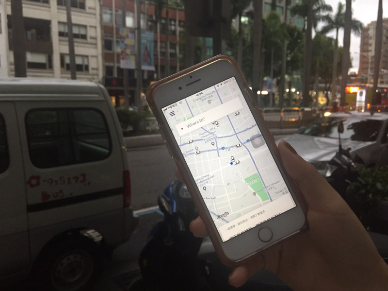 台灣計程車產業發展聯盟今日表示將輔導Uber司機轉業。   圖：新頭殼／提供