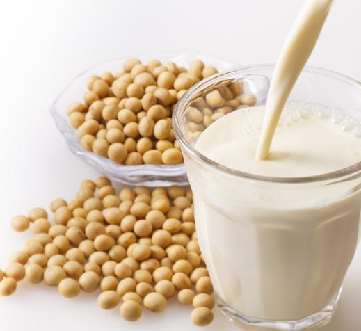 豆漿的營養價值與牛奶類似，富含高植物性蛋白及微量鈣質，是素食者攝取蛋白質的絕佳來源。   圖：取自台北市食材登錄平台