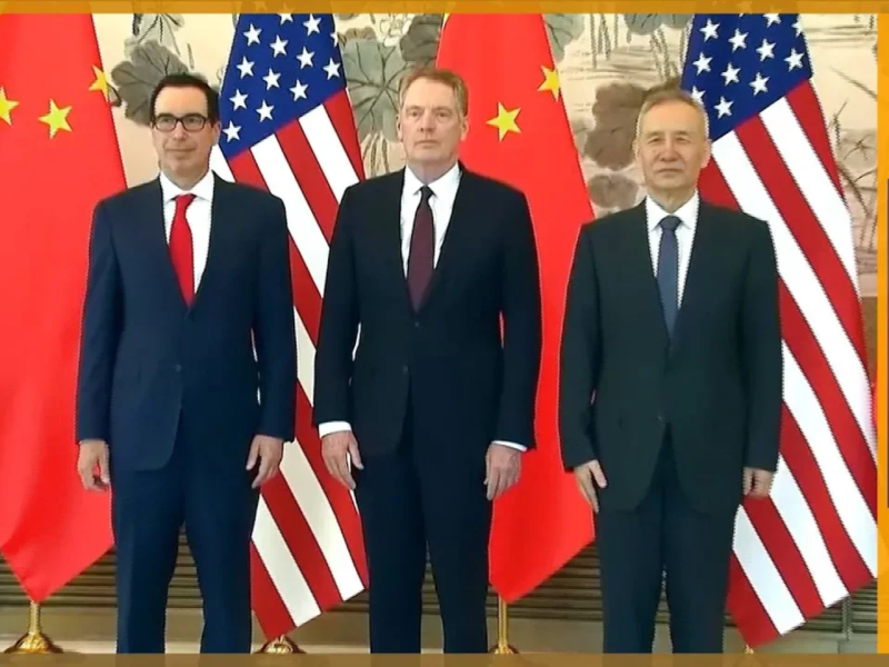 中國國務院副總理劉鶴（右）今天與美國貿易代表萊特希澤（Robert Lighthizer，中）、財政部長梅努欽（Steven Mnuchin，左）進行了90分鐘的會談。   圖：翻攝自Youtube