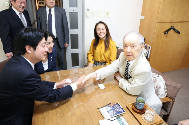 日本前首相海部俊樹（右）曾於2019年5月與時任行政院長的賴清德副總統在日本會晤。海部俊樹已於1月9日辭世，享壽91歲。   圖：賴清德辦公室提供（資料照片）