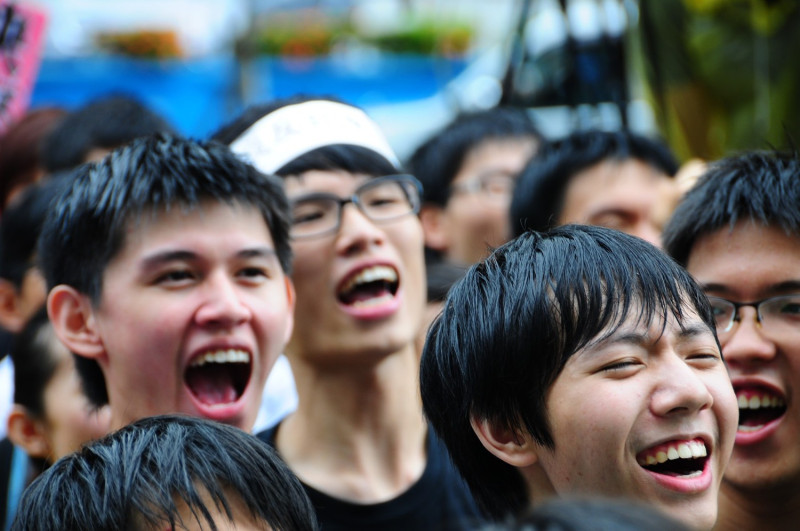 2012年7月30日， 數百位學生集結在台北市中天電視公司前，發起「我是學生--反旺中行動」。學生以青春作為力量，像旺中集團高喊「你們有錢，可是我們有青春，我們跟你們拚了！」