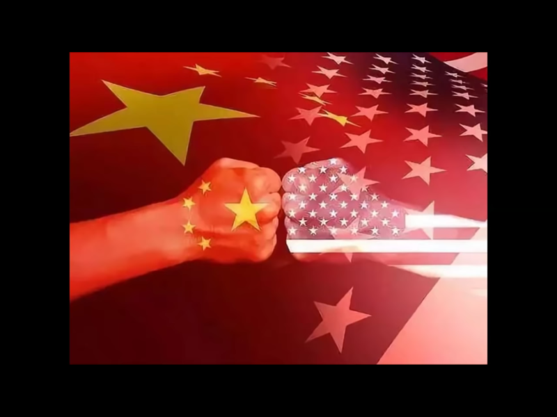 中國與美國貿易戰升溫，國內輿論充斥批美論調。有媒體觀察出，素有「中國政壇風向標」的央視《新聞聯播》節目，近日首次使用「貿易戰」一詞，替代「中美經貿摩擦」。措辭一「升級」，整個對美宣傳新的基調確立，也彰顯了北京的強硬立場。   圖：翻攝自Youtube