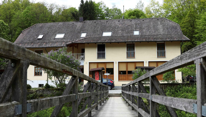 德國日前發生五起離奇命案，巴伐利亞邦（Bavaria）帕紹（Passau）的飯店日前找到3具遺體，昨天警方又在德國另一頭的維廷根（Wittingen）發現兩名女性死者。   圖：達志影像/美聯社