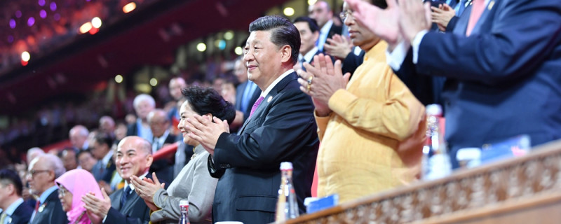 中國國家主席習近平（中）偕夫人彭麗媛（左三），出席「亞洲文明對話大會」。   圖：翻攝自亞洲文明對話大會官網