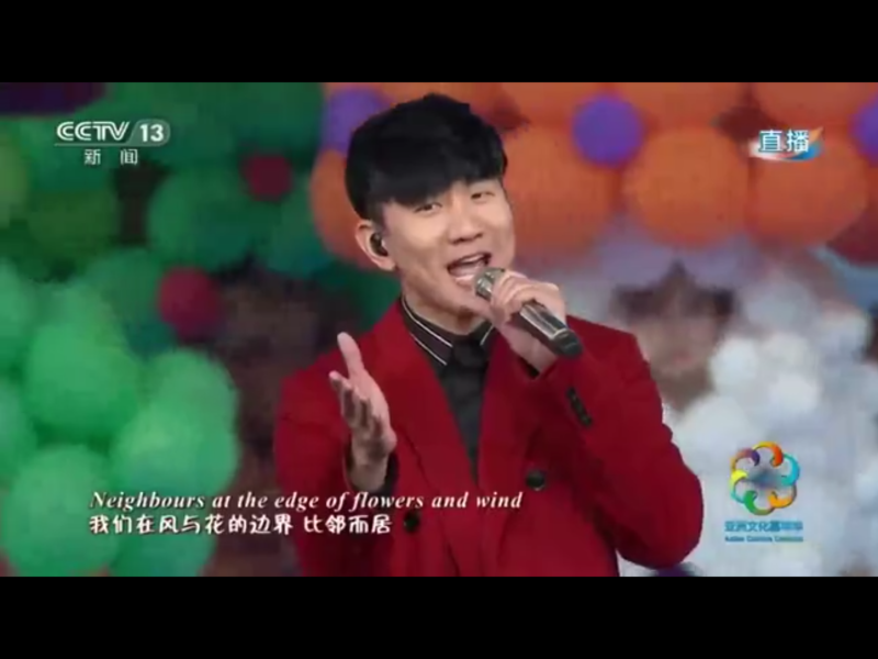 金曲歌王JJ林俊傑，昨晚也參與了北京奧運體育場舉行的亞洲文化嘉年華演出。   圖：翻攝自央視直播視頻