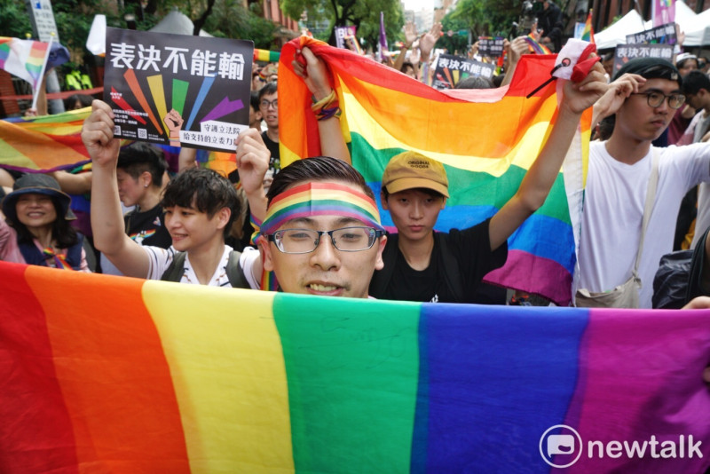 適逢國際反恐同日，台灣今(17)日經立法院三讀通過，成為亞洲第一個有明文規範同性婚姻的國家。   圖：張良一 / 攝