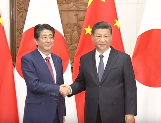 中國國家主席習近平將於6月訪日出席G20峰會，可望與日本首相安倍晉三會晤。圖為去年10月兩人在中國會面。   圖：翻攝Youtube