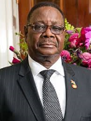 馬拉威總統穆薩里卡以38.57%得票率打敗對手的35.41%，在舞弊指控而延後結果公布的選戰中，用極小差距贏得連任。   圖 : 翻攝自維基百科
