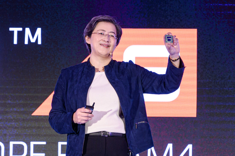 AMD執行長蘇姿丰在台灣發表全新Ryzen 9 3900X桌上型處理器。   圖：AMD提供