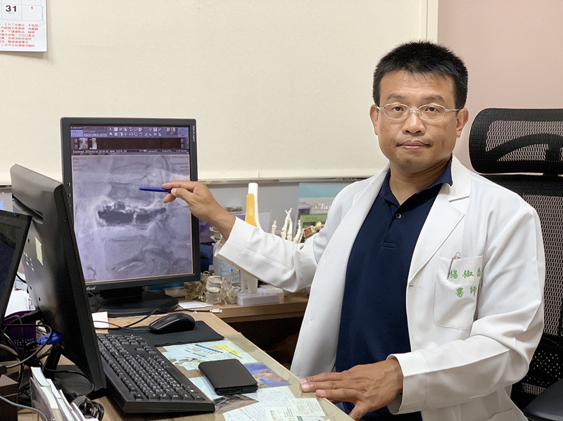 提醒 50 歲以上民眾接受骨質密度篩檢，避免成為「陶瓷阿嬤」。   圖／活力得中山脊椎外科醫院提供