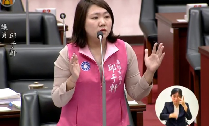 向來力挺韓國瑜的議員邱于軒今日在議會也罕見的對市府團隊烙下狠話。   圖：翻攝自高雄市議會臉書
